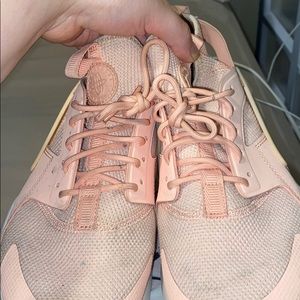 Nike light mesh pink huaraches size 8.5 men